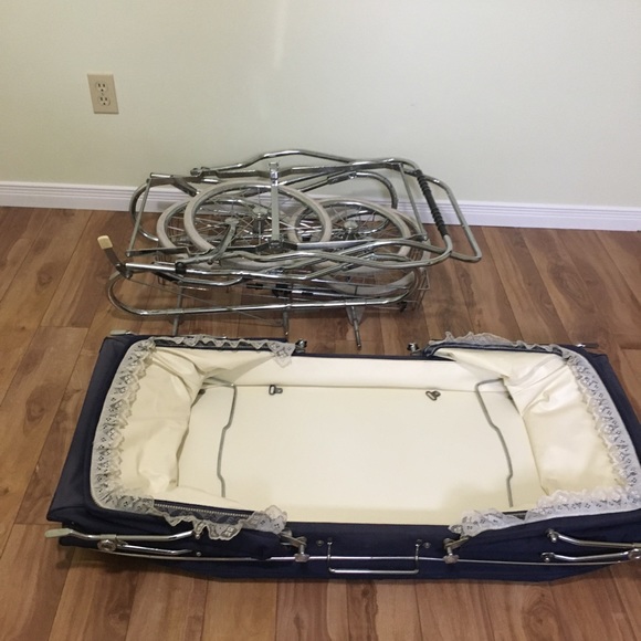 Vintage Silver Cross Twin Pram, imported from England. Well maintained. - Picture 3 of 8